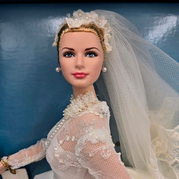 Barbie Grace Kelly The Bride Silkstone Collector Doll Gold Label T7942 2011 Matt - Picture 10 of 16